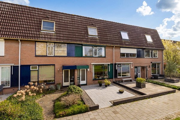 Foto - Te koop: tussenwoning gelegen aan groenvoorziening